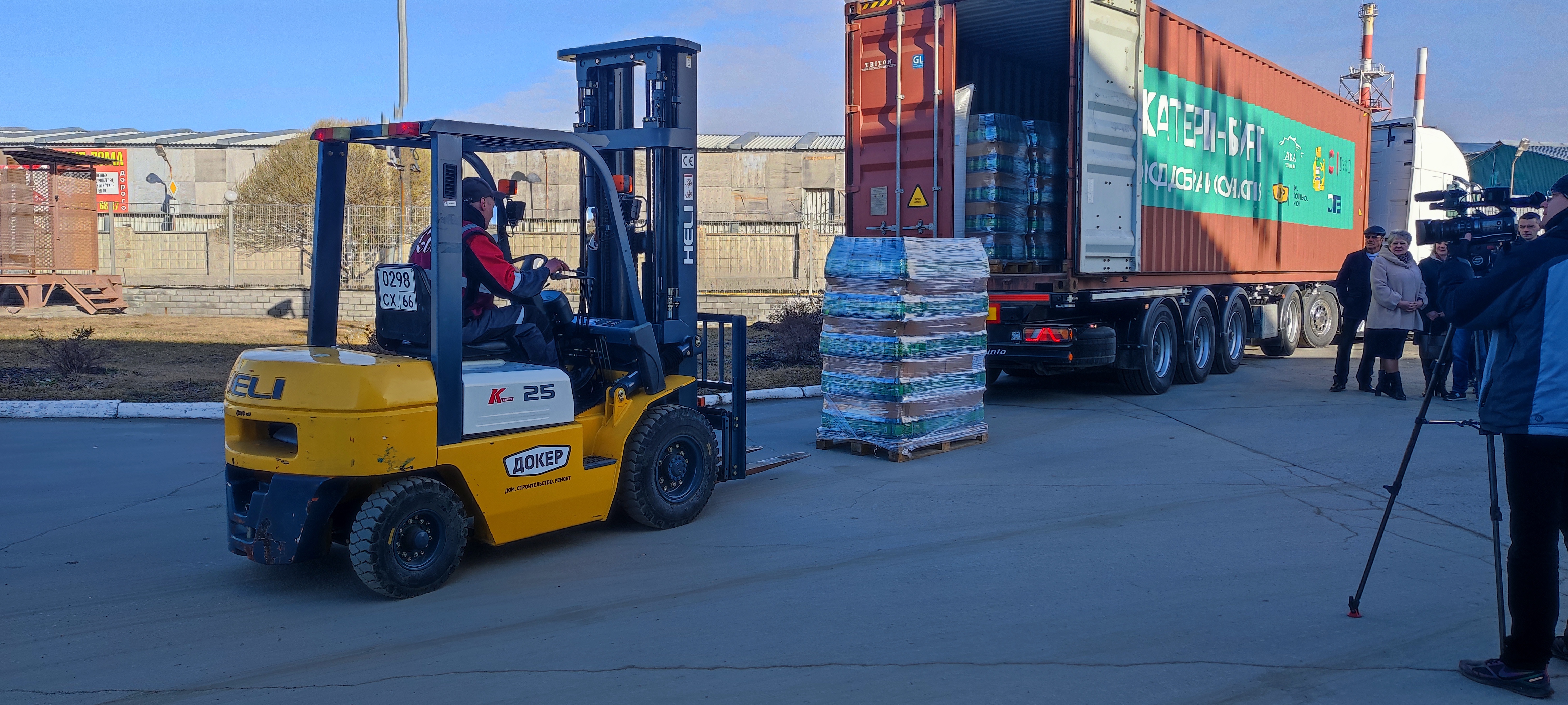 ТК «ДОКЕР» отправил 20 тонн питьевой воды в Орск