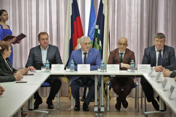 ТК «Докер» и УрГЭУ заключили соглашение о сотрудничестве