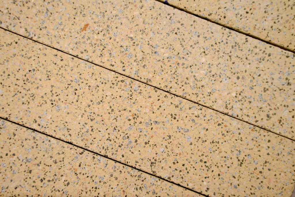 Тротуарная плитка Готика Granite FINERRO, Жельтау, Зигзаг / Волна, 225х112,5х100 мм
