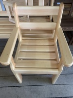 Кресло деревянное