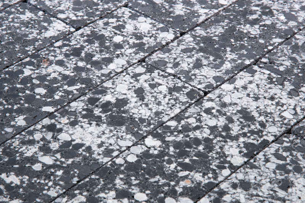 Тротуарная плитка Готика Granite FINO, Диорит, Зигзаг / Волна, 225х112,5х100 мм