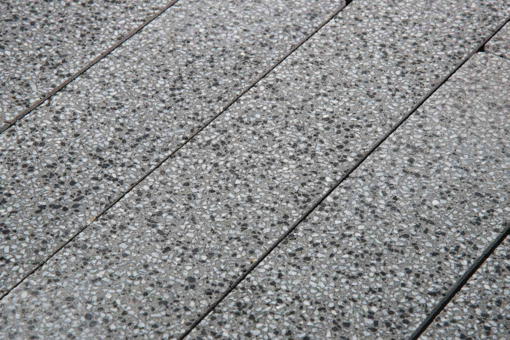 Тротуарная плитка Готика Granite FINO, Белла-Уайт, Зигзаг / Волна, 225х112,5х80 мм